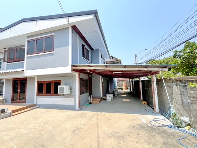 ถ.งามวงศ์วาน 45-49 ม.เกษตรศาสตร์ 2กม.บ้านใหญ่ 2ชั้น ให้เช่า 82ตร.