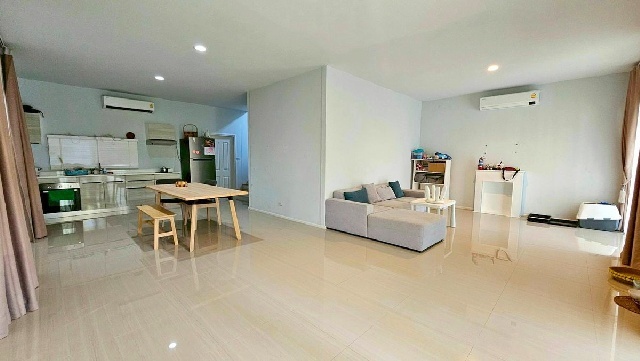 เช่า-ขายบ้านเดี่ยว 2 ชั้น สไตล์โมเดิร์น รพ.บางปะกงปิยะเวช 3.6 กม.