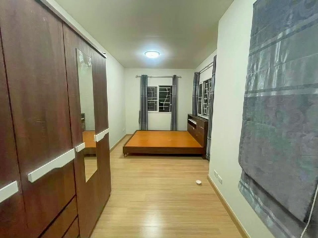 MRT ตลาดบางใหญ่ 6.4 กม.ให้เช่าทาวน์เฮ้าส์ 2 ชั้น สไตล์ Modern