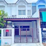 MRT โชคชัย 4 2.6 กม.ให้เช่าทาวน์เฮาส์ 2 ชั้น รีโนเวทใหม่