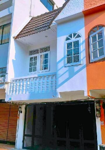 ให้เช่าทาวเฮ้าส์ 2 ชั้น 18 ตร.วา.150 ตร.ม. BTS อุดมสุข 2 กม.