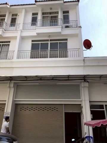 ขายด่วน ต่ำกว่าราคาประเมิน ขาย 3.9 ล้าน โซนช้างเผือก อาคาร 3.5 ชั