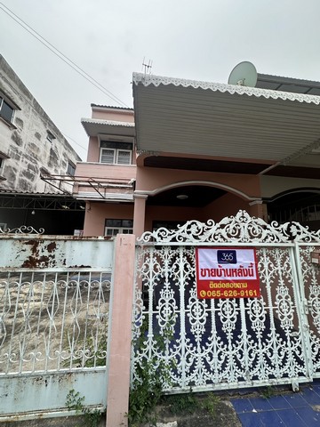 ขายบ้านทาวน์เฮ้าส์ 2 ชั้น แก้ววิลล่า 2 ลาดพร้าว เนื้อที่ 40 ตาราง