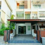 ทาวน์โฮม 3 ชั้นหลังมุม 3 นอน ตลาดสำเพ็ง 2 450ม. ถ.สาทร-กัลปพฤกษ์