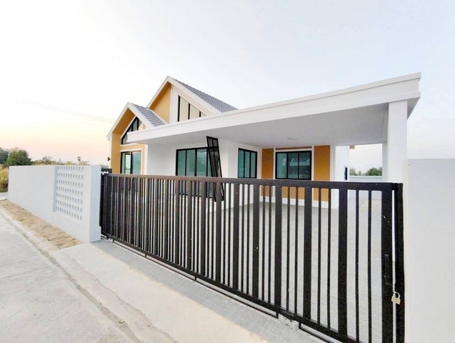 ขายบ้านเดี่ยวปลูกสร้างใหม่เพิ่งเสร็จ85ตารางวาพร้อมสุขภัณฑ์ครบถ้วน