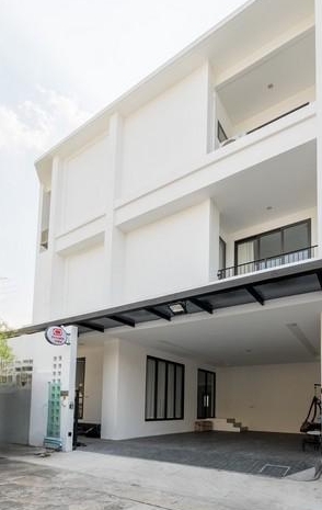 ให้เช่าทาวน์โฮม 3 ชั้น สุขุมวิทซอย36 พระราม4 ใกล้BTSทองหล่อ