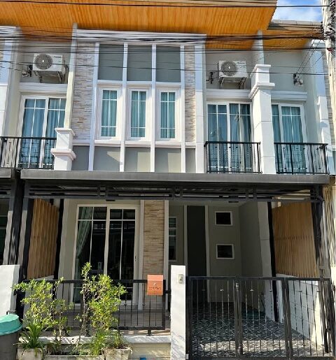 เมกกะบางนา 18 ตร.วา.Golden Town ทาวน์เฮาส์ 2 ชั้น 3นอน 150 ตร.ม