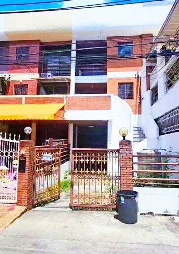 ให้เช่าทาวน์เฮ้าส์ 3.5 ชั้น 25 ตร.วา.ห้วยขวาง MRT สุทธิสาร 899ม.