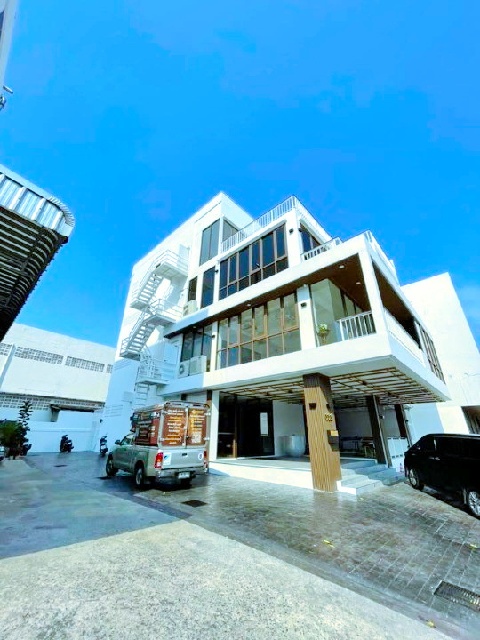 สำนักงาน4ชัน รร.นานาชาติรีเจ้นท์ 3.8 กม. ติดถนน MRT ห้วยขวาง 650