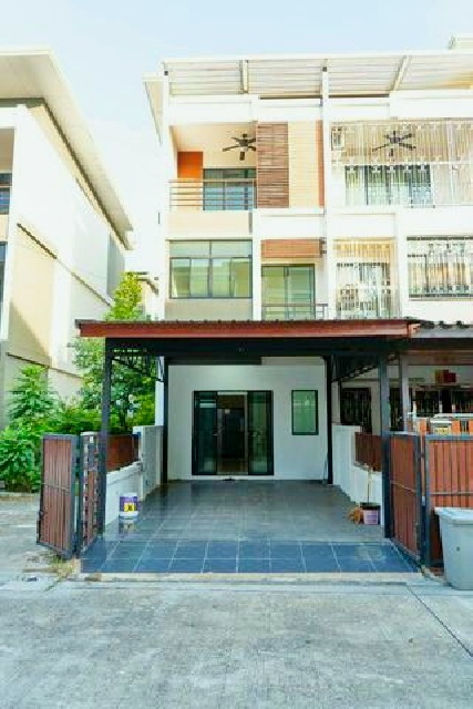 ถ.สาทร-กัลปพฤกษ์ ทาวน์โฮม 3 ชั้นหลังมุม 3 นอน ตลาดสำเพ็ง 2 450ม.