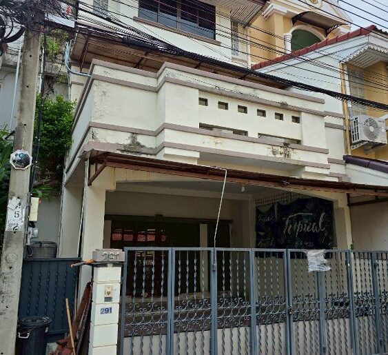 ขายทาวน์โฮม 3 ชั้น เนื้อที่ 27.5 ตร.ว.