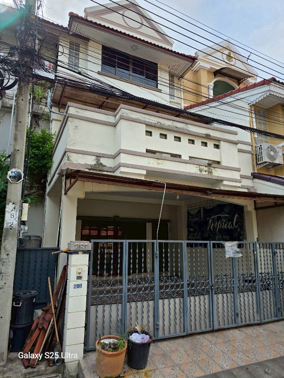ขายทาวน์โฮม 3 ชั้น เนื้อที่ 27.5 ตร.ว.