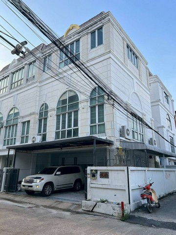 ให้เช่าโฮมออฟฟิต4ชั้นหลังมุม240ตร.ม.ย่านลาดพร้าววังหิน