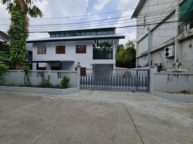 ให้เช่าบ้านเดี่ยว2ชั้น 200 ตร.ม.ย่านโชคชัย4ลาดพร้าว ใกล้MRTโชคชัย