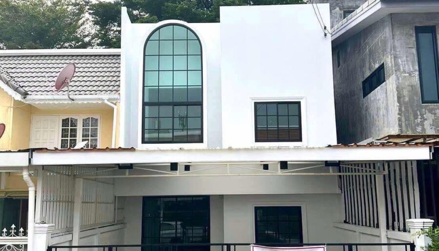 BS968 ขายทาวน์เฮาส์รีโนเวทใหม่ 2 ชั้น พร้อมอยู่ ทำเลดี ซอยนวลจันท