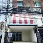 ให้เช่าและขายทาวน์โฮม 3 ชั้นครึ่ง หมู่บ้านดิแอททิคไลท์ แจ้งวัฒนะ