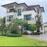 ให้เช่าบ้านเดี่ยว 3 ชั้นหลังใหญ่พร้อมเข้าอยู่บิ้วด์อินทั้งหลังถนน