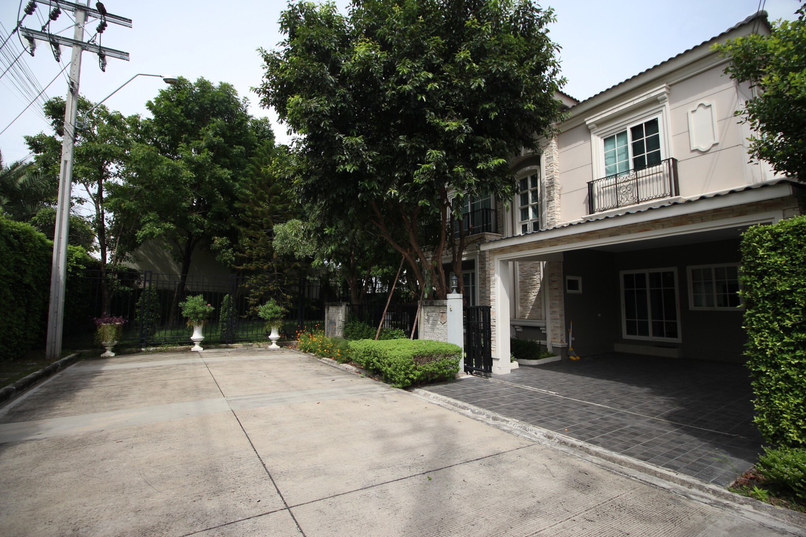 เช่าบ้านเดี่ยว 60 วา ตกแต่งสวยมาก 3-4 ห้องนอน 4 ห้องน้ำ ถนนนวมิ
