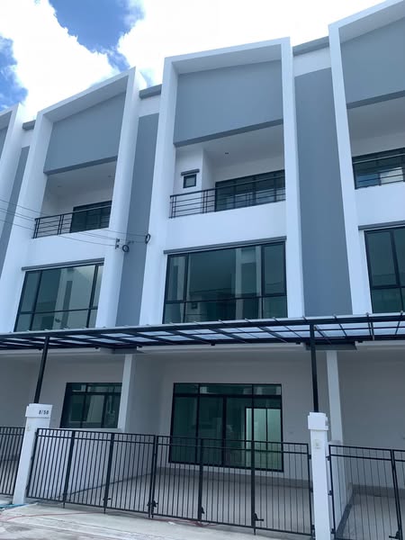 ให้เช่าทาวน์โฮมสวย 3ชั้น 25วา 3นอน 4 น้ำ 2ที่จอดรถ ถนนอุดมสุข
