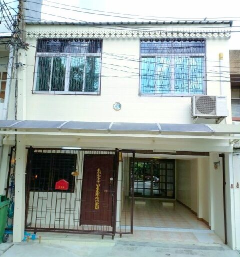 ศูนย์การประชุม เซนต์แอนดรูว์ส สุขุมวิท MRTคลองเตย ทาวน์เฮ้าส์ 2ช