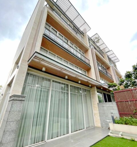 ทองหล่อ BTS พร้อมพง พลูวิลล่า ให้เช่าบ้านหรู 5 ชั้น สุขุมวิท45-49