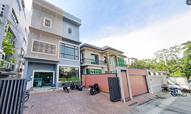 มีลิฟท์ในตัว .ให้เช่าโฮมออฟฟิศ 3 ชั้น สุขุมวิท71 BTS พระโขนง 900