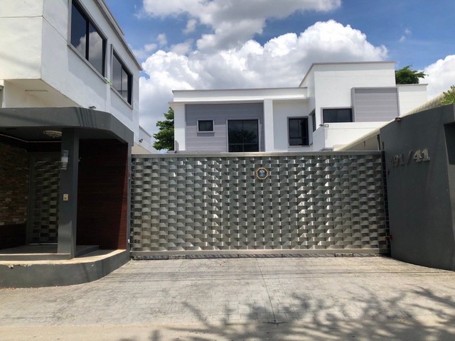 ขายบ้านเดี่ยว บ้านเดี่ยว เนื้อที่ 1 ไร่ บ้าน 2 หลัง