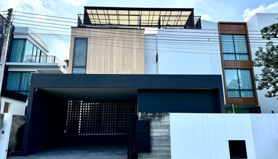 ขาย 15.9 ล้าน Pool villa 3 ชั้น หลังใหญ่ ตกแต่งสุดหรู เจ็ดยอด