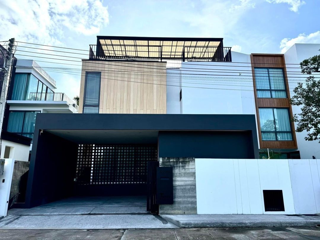 ขาย 15.9 ล้าน Pool villa 3 ชั้น หลังใหญ่ ตกแต่งสุดหรู เจ็ดยอด