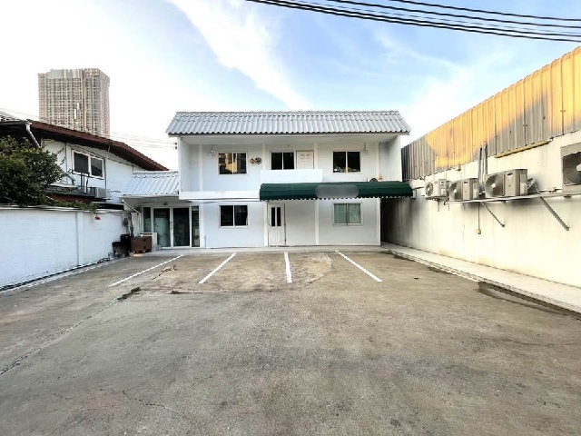 BTS ทองหล่อ 900ม. Cloud Kitchen 2ชั้น 400ตร.ม. 100ตร.วา. 5นอน