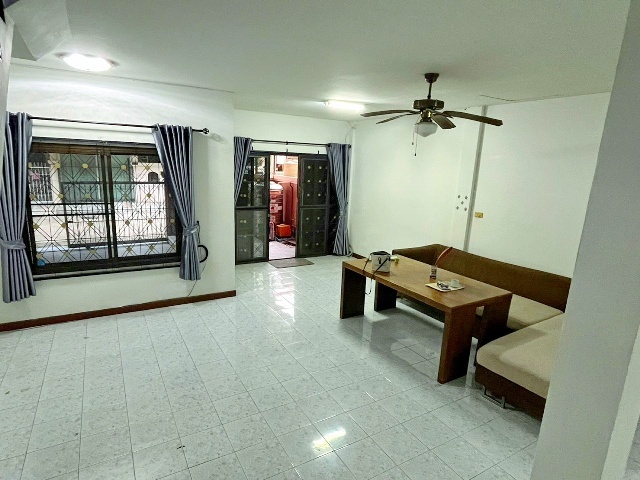 รร.นานาชาติฮีทฟิลด์ 3.9 กม. MRTราษฎร์พัฒนา 2กม. ให้เช่า2ชั้น 3นอ