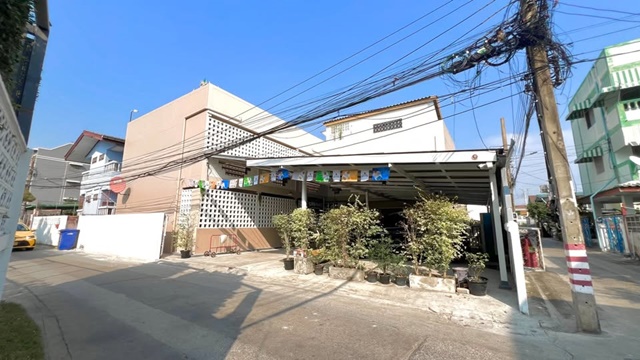 ตลาดเซฟวันโก BTS แยก คปอ.3.8 กม.ให้เช่าบ้าน หลังมุม 50 ตร.วา.200