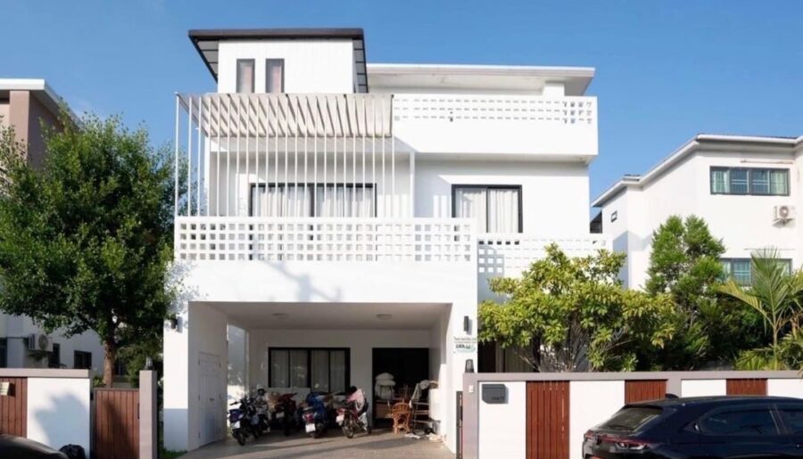 โซนสุเทพ ขายเพียง 7 ล้าน บ้านเดี่ยว 3 ชั้น สไตล์มินิมอลโมเดิร์น