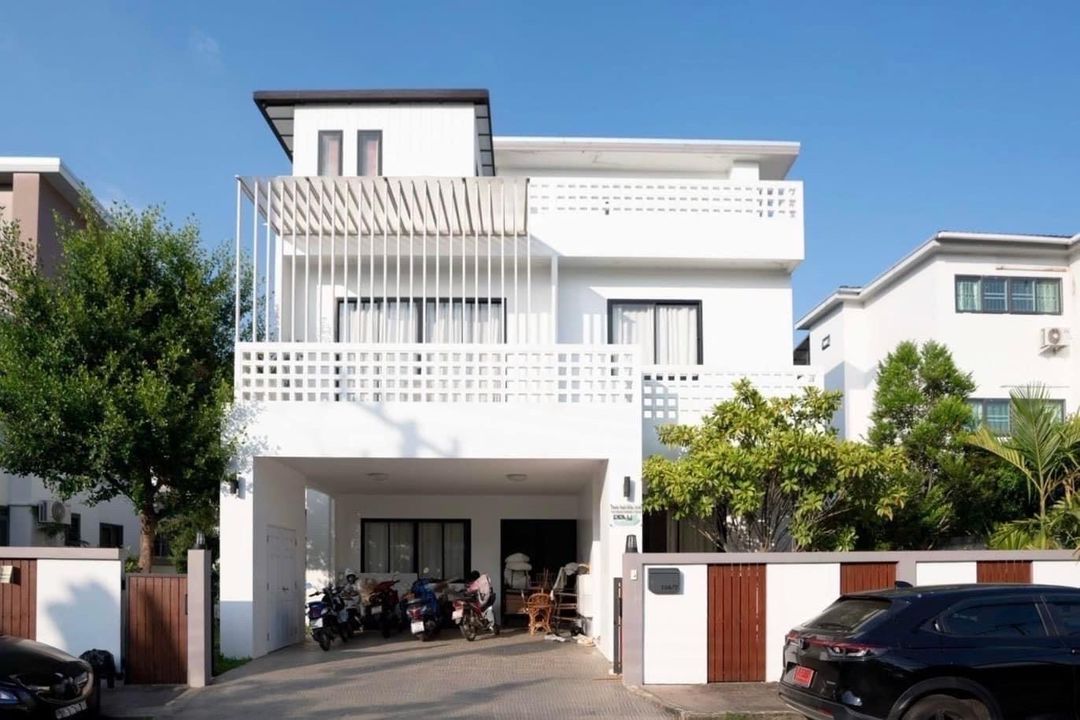 โซนสุเทพ ขายเพียง 7 ล้าน บ้านเดี่ยว 3 ชั้น สไตล์มินิมอลโมเดิร์น