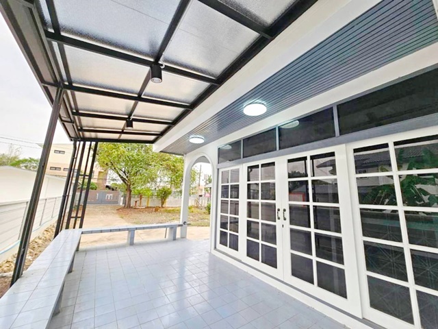 เกือบไร่ 1,104 ตร.ม. BTS แยก คปอ. 2.4 กม. ให้เช่าบ้านใหญ่ 5นอน