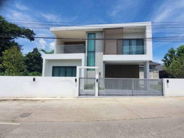 ขาย 4.29 ล้าน 58 ตรว. #บ้านสร้างใหม่ 2 ชั้น #สไตล์โมเดิร์น สันกำแ