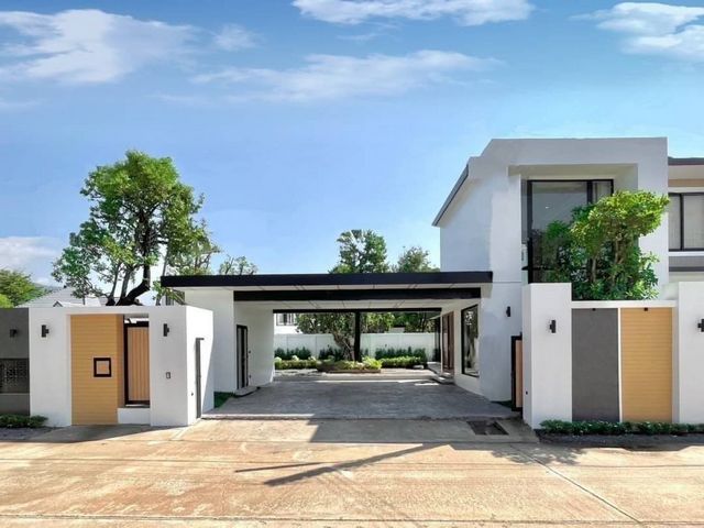 ราคาเริ่มที่ 11,350,000 บาท หางดง สไตล์โมเดิร์น ทำเลดี เดินทางสะด