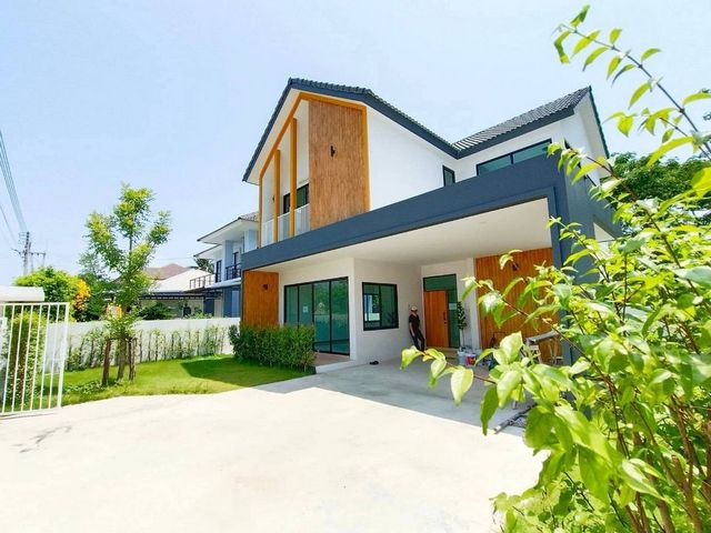ลดราคาขายเพียง 3.69 ล้าน บ้าน 2 ชั้น สไตล์มินิมอล นอร์ดิก สันทราย