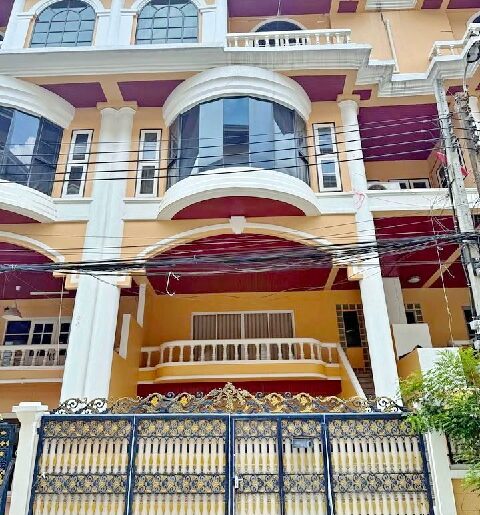 ตลาดเอกมัย 1.1 กม. ทองหล่อ17-25 BTS พร้อมพงษ์ 1.8กม. 5ชั้น 5นอน