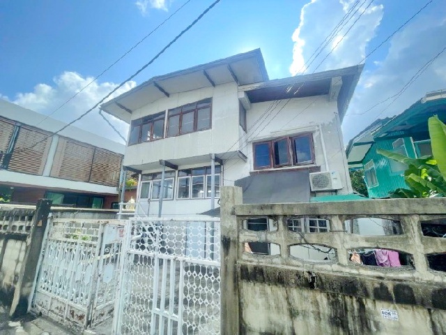 บ้านเดี่ยว 2.5 ชั้น พณิชยการเชตุพน 1.9 กม.ตลาดสดบางปะกอก 2.2 กม.