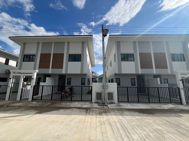 ราคาเริ่มต้นที่ 2.39 ล้าน #ดอยสะเก็ด บ้านแฝด สไตล์ #Modern #Japan