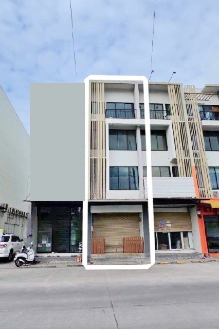 พระจอมเกล้าลาดกระบัง อาคารพาณิชย์ 4 ชั้น 24ตร.วา. คุ้มเกล้า 2.4กม