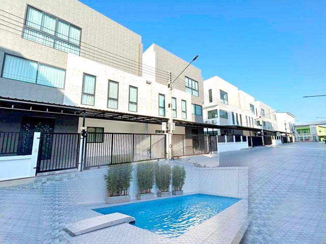 ติดสนามกอล์ฟ อมตะสปรค พูลวิลล่าคฤหาสน์หรู 5นอน ตลาดรัตนากร 1.8กม