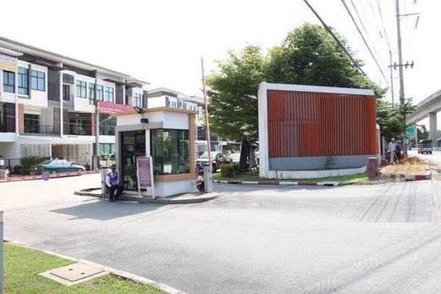 ตลาดสำเพ็ง 2 300ม. สาทร-กัลปพฤกษ์ ให้เช่าทาวน์โฮม 3 ชั้น 26 ตร.วา