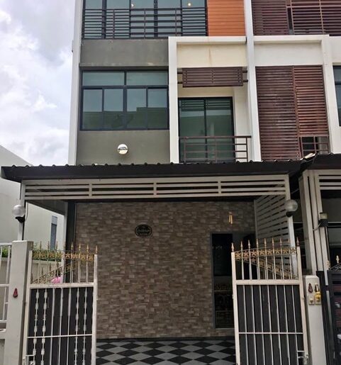 สาทร-กัลปพฤกษ์ ให้เช่าทาวน์โฮม 3 ชั้น 27ตร.วา.307 ตร.ม ตลาดสำเพ็ง
