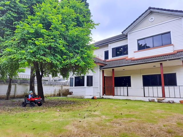 ให้เช่า คฤหาสน์ 2 ชั้น 152ตร.วา. 352ตร.ม. 3-5นอน เมกะ บางนา 2.6 ก