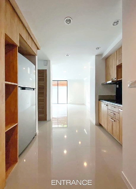 หรูหรา รัชดา MRTสุทธิสาร 1.4กม. ฟอร์จูนทาวน์ 4กม. ให้เช่าอาคาร 3ช