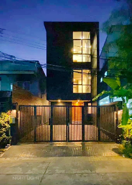 หรูหรา รัชดาภิเษก MRTสุทธิสาร 1.4 กม. ให้เช่าอาคาร 3ชั้น