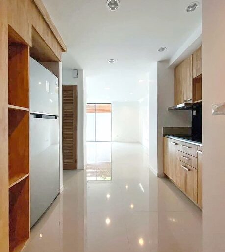 MRTสุทธิสาร 1.4กม. ฟอร์จูนทาวน์ 4กม.หรูหรา รัชดา ให้เช่าอาคาร 3ช