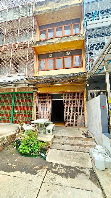 BigC ลาดพร้าว 3.5 กม.อิมพีเรียล เวิลด์ MRT ลาดพร้าว 71 1.1 กม